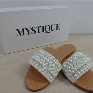 Gently worn Mystique pearl sandals. Missing one pearl- see photos- size 9